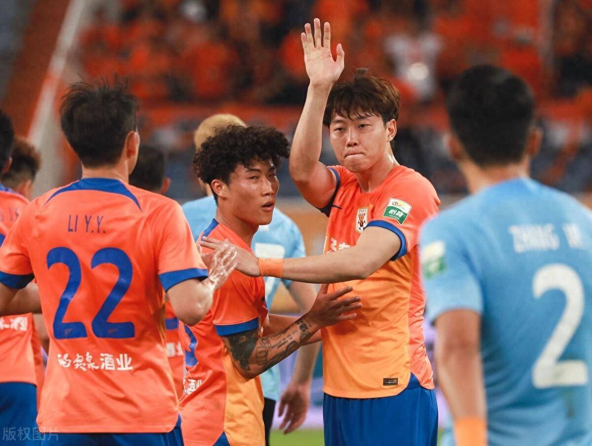 关于上港客场战平富力，继续追赶榜首位置的信息