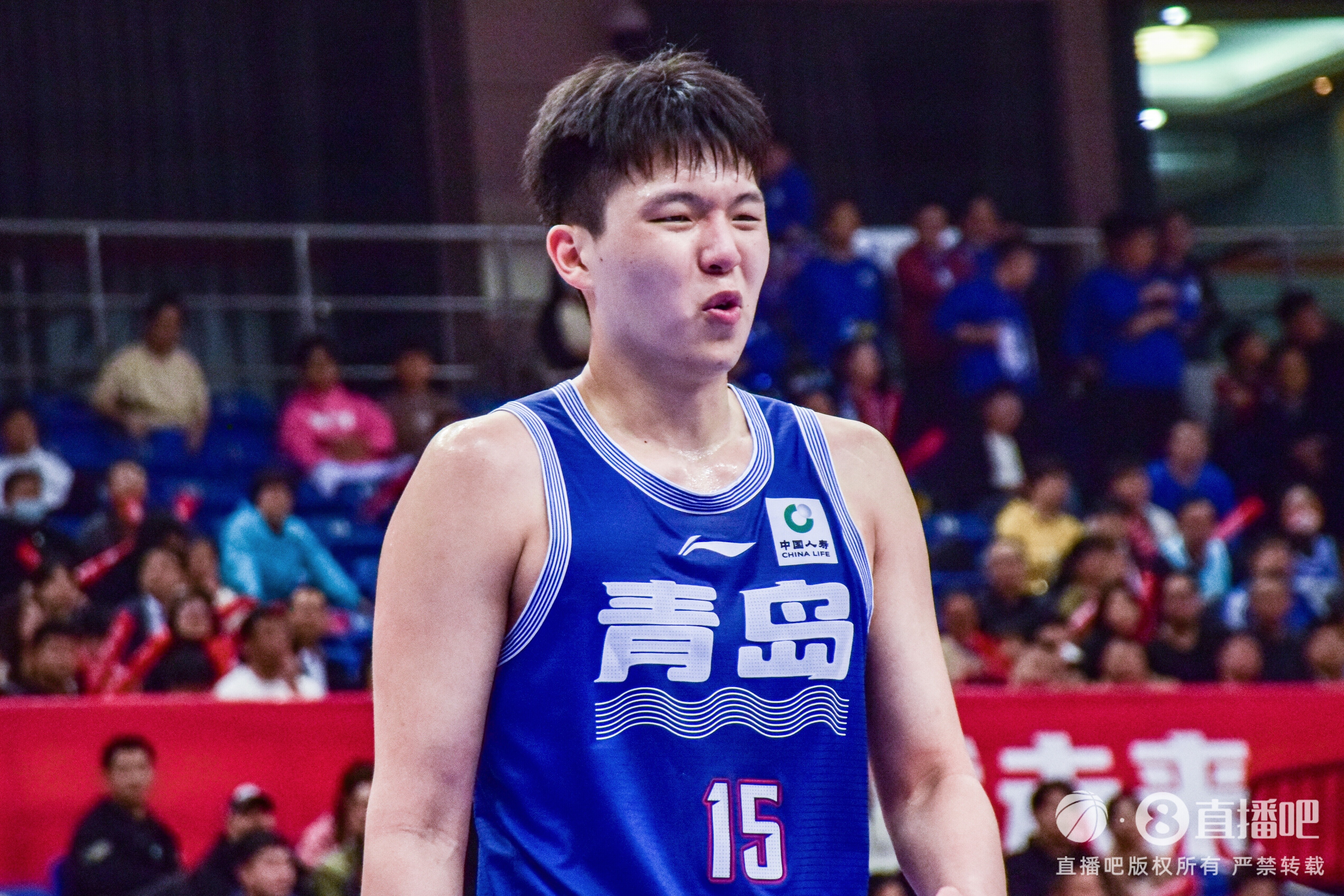 亚美体育网址-杨瀚森父母启程前往美国陪儿子参加NBA选秀大会的简单介绍