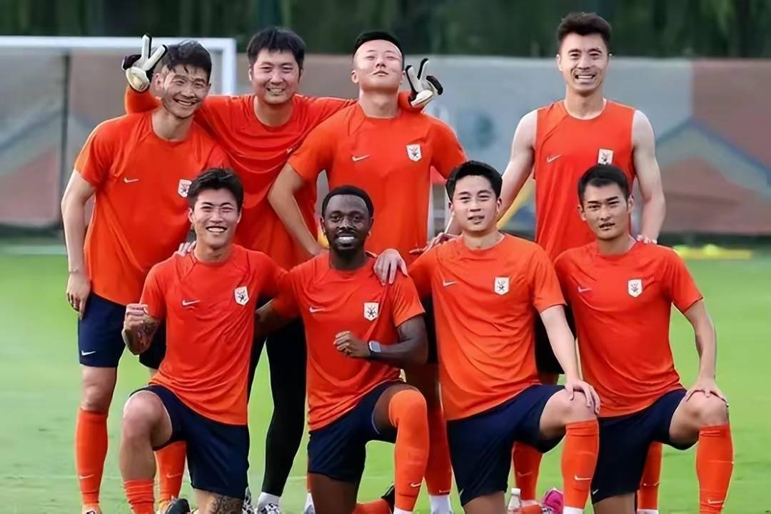 山东泰山21岁后卫杨瑞琦租借加盟梅州客家