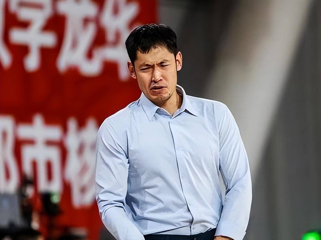 关于闵鹿蕾因个人原因辞职聘请张庆鹏担任主教练的信息