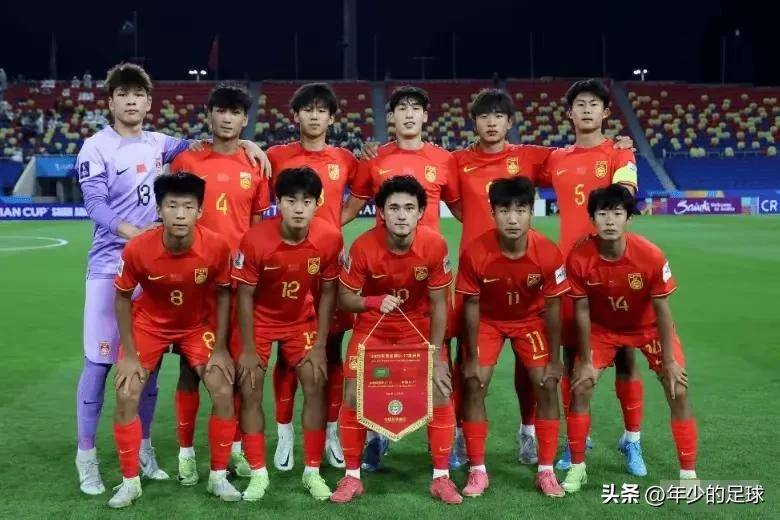 亚美体育app-中国香港队宾纪文晒与王钰栋合影：赛后我第一时间向他道歉的简单介绍