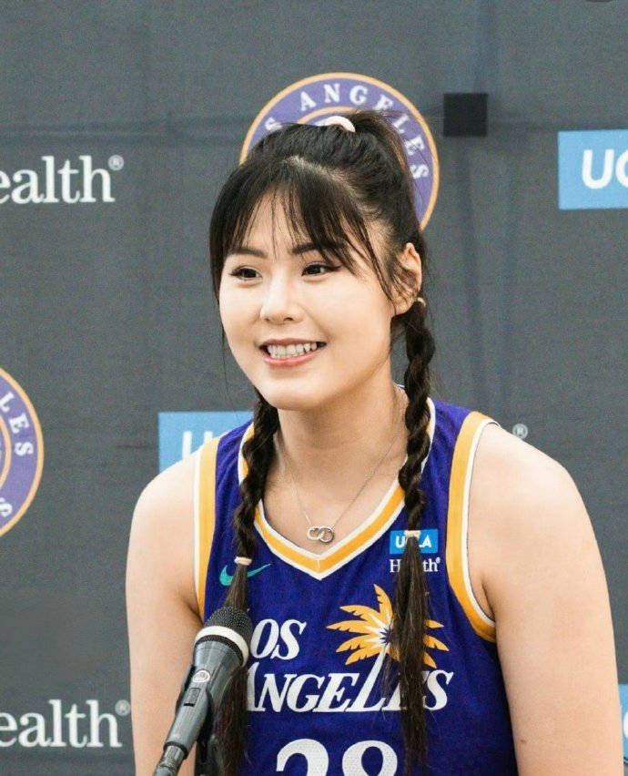 女篮篮板大幅领先很正常，罚球25中12有点说不